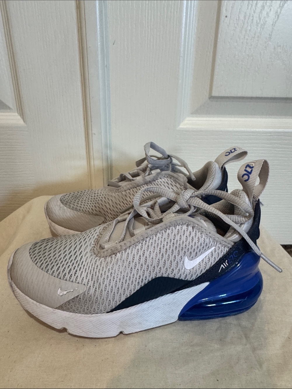 Boys Nike Air Max 270 Light Gray and Blue Sneakers Size 11